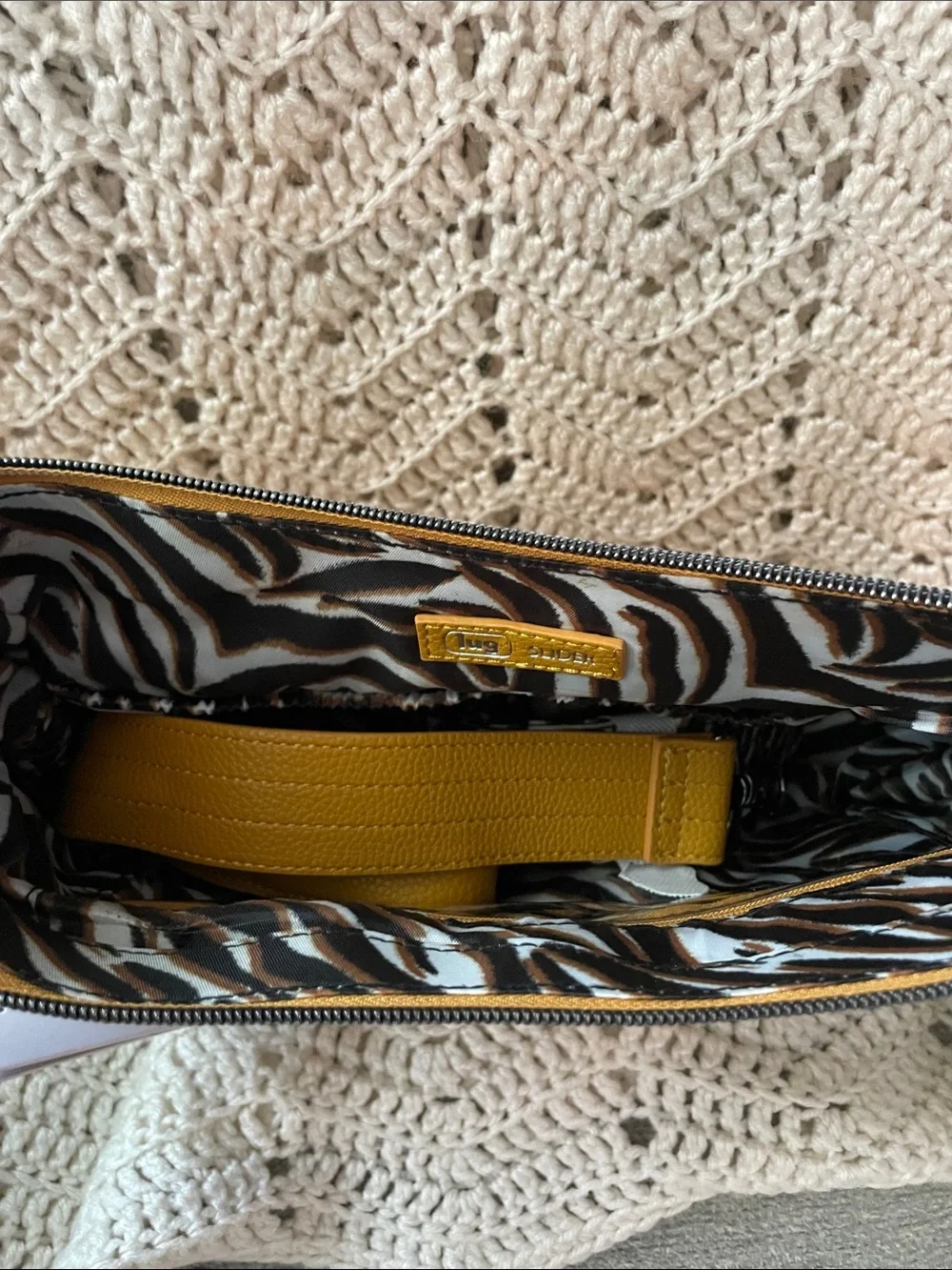 NWT- Lug Slider VL Amber Yellow